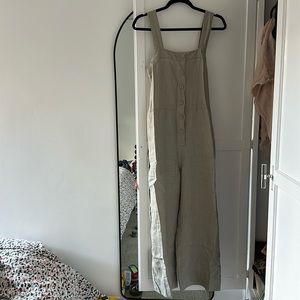 Everlane linen jumpsuit in Seagrass color. Almost new.